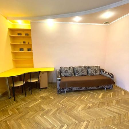 Квартира Біля Залізничного Вокзалу Вулиця Залізнична 10 До 5 Гостей 利沃夫 外观 照片