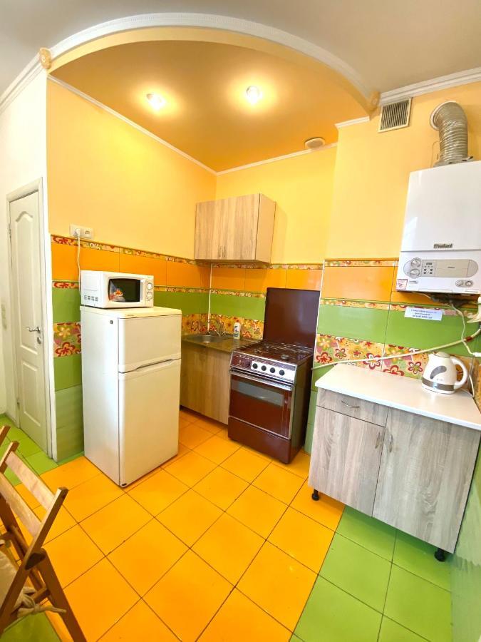 Квартира Біля Залізничного Вокзалу Вулиця Залізнична 10 До 5 Гостей 利沃夫 外观 照片