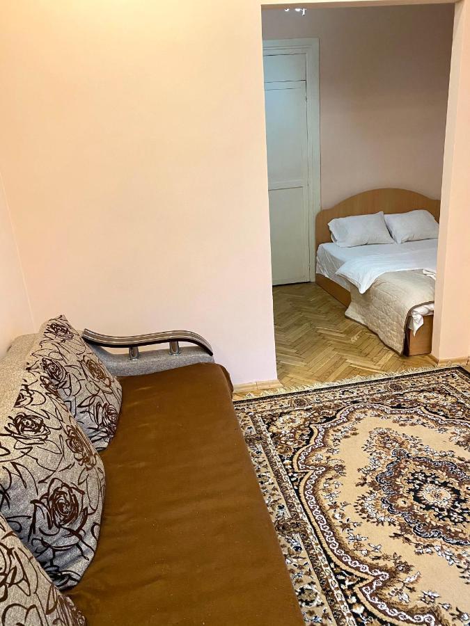 Квартира Біля Залізничного Вокзалу Вулиця Залізнична 10 До 5 Гостей 利沃夫 外观 照片