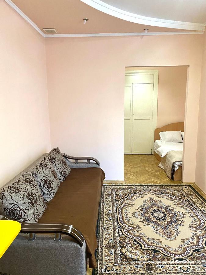 Квартира Біля Залізничного Вокзалу Вулиця Залізнична 10 До 5 Гостей 利沃夫 外观 照片