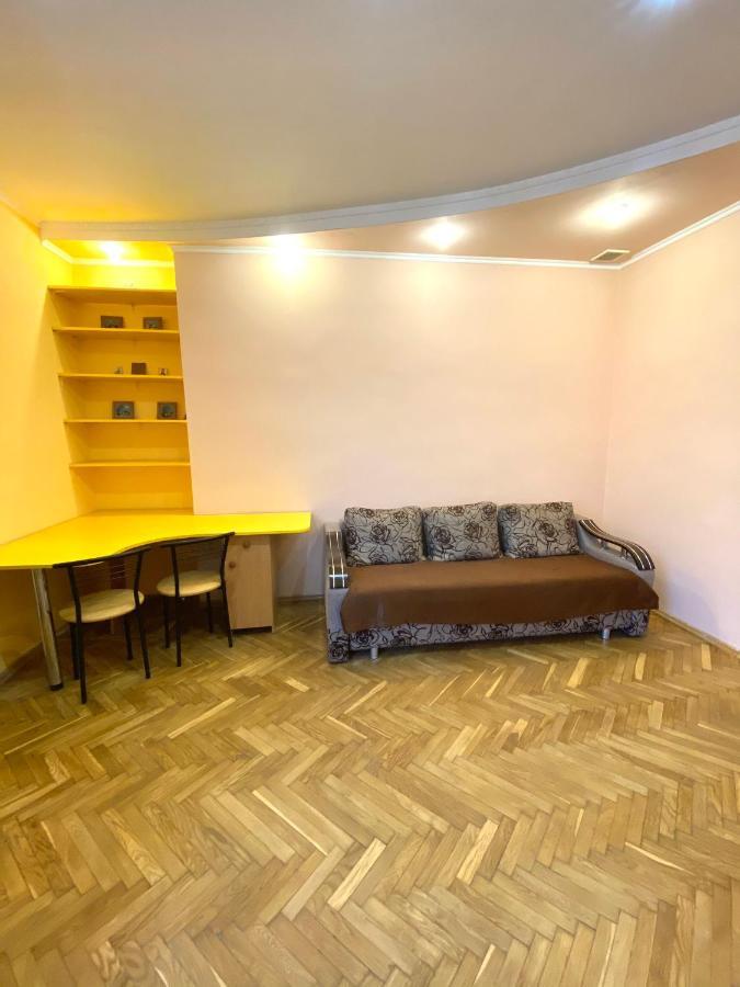 Квартира Біля Залізничного Вокзалу Вулиця Залізнична 10 До 5 Гостей 利沃夫 外观 照片