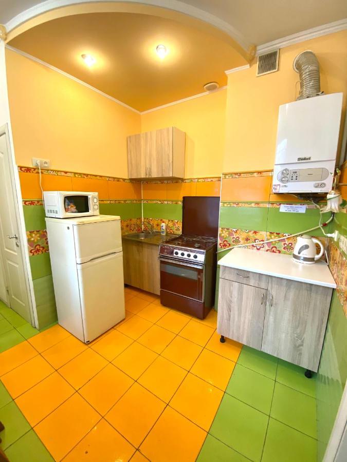 Квартира Біля Залізничного Вокзалу Вулиця Залізнична 10 До 5 Гостей 利沃夫 外观 照片