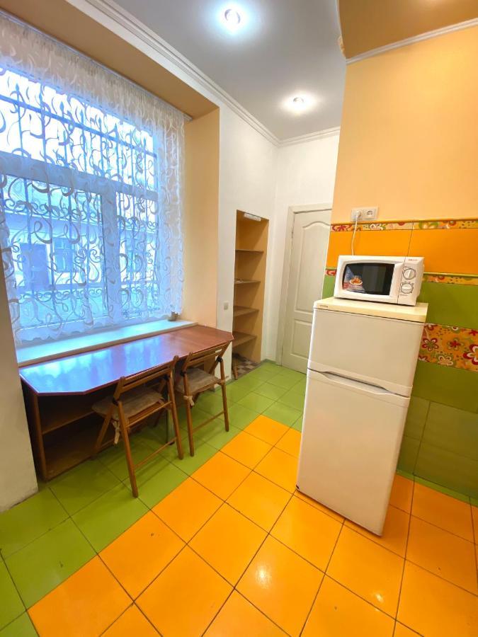 Квартира Біля Залізничного Вокзалу Вулиця Залізнична 10 До 5 Гостей 利沃夫 外观 照片